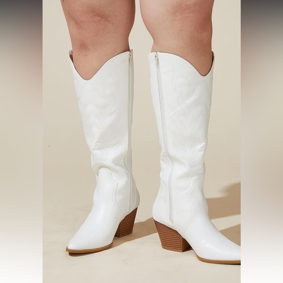 White Western-Style zip up Women's Boots - Picture 2 of 7